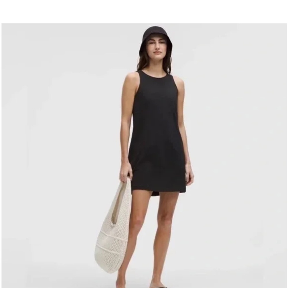 Lululemon organic cotton, cinched waist dress
Never worn. Xs